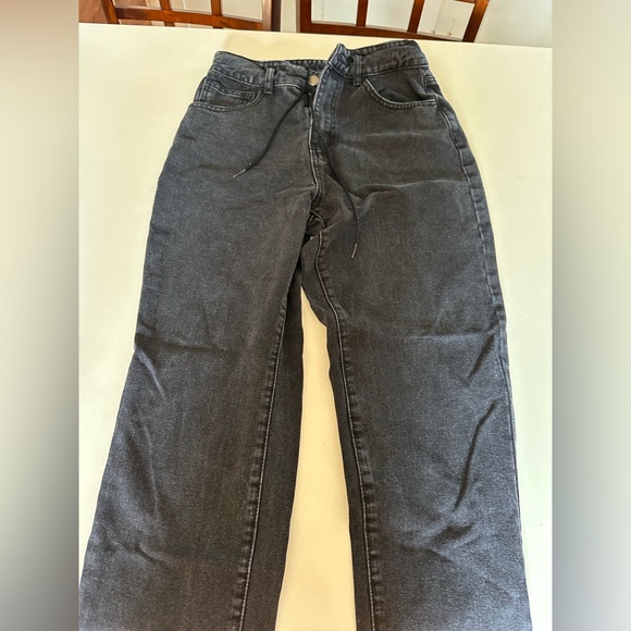 Mom Jeans - Picture 4 of 4